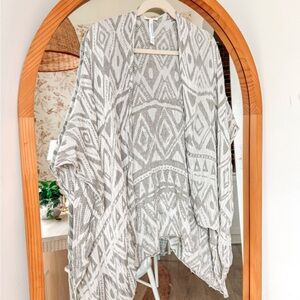 Urban outfitters Gray and White Geometric Patterned Shawl